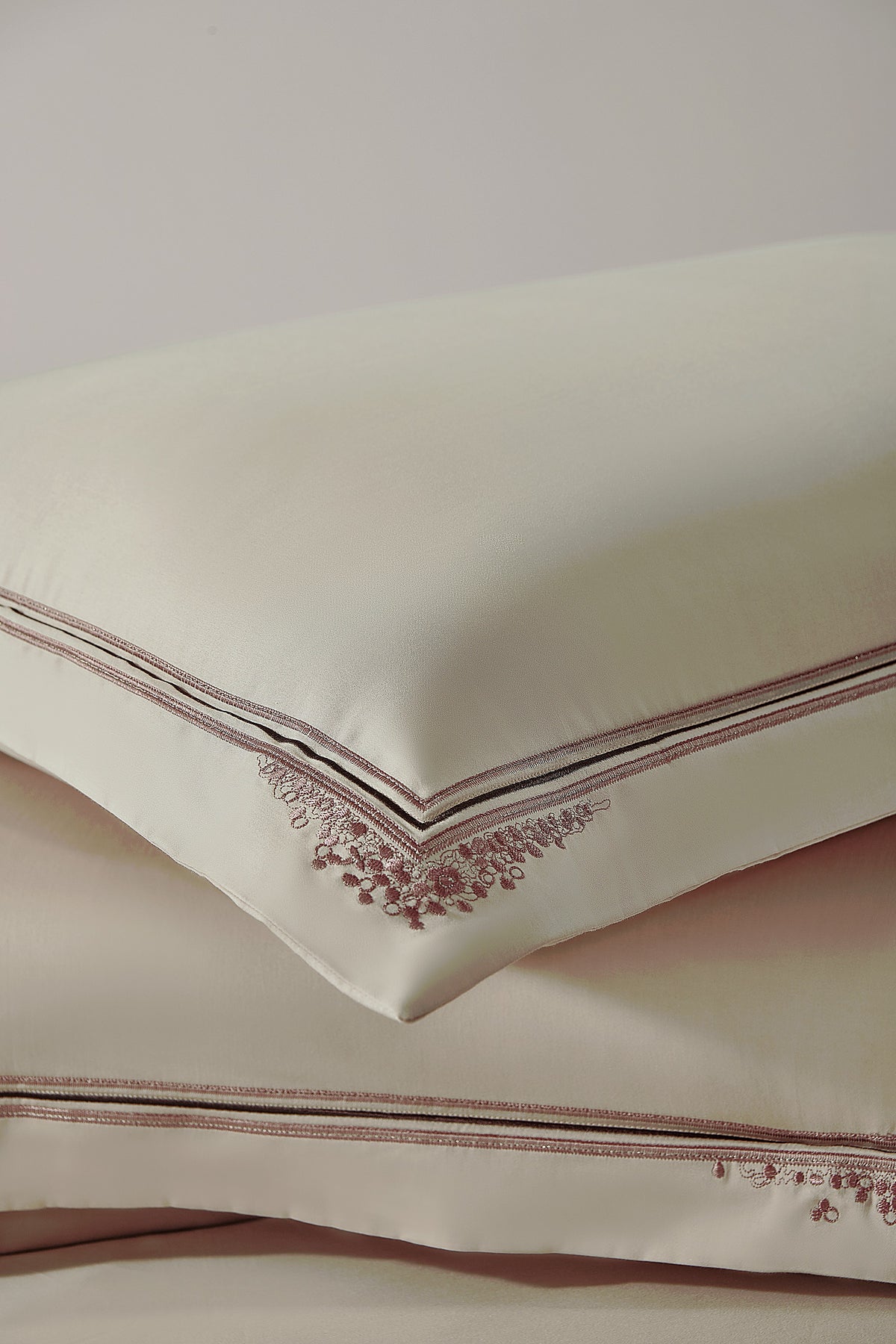 Malva Duvet Bedding Set by Fazura Home